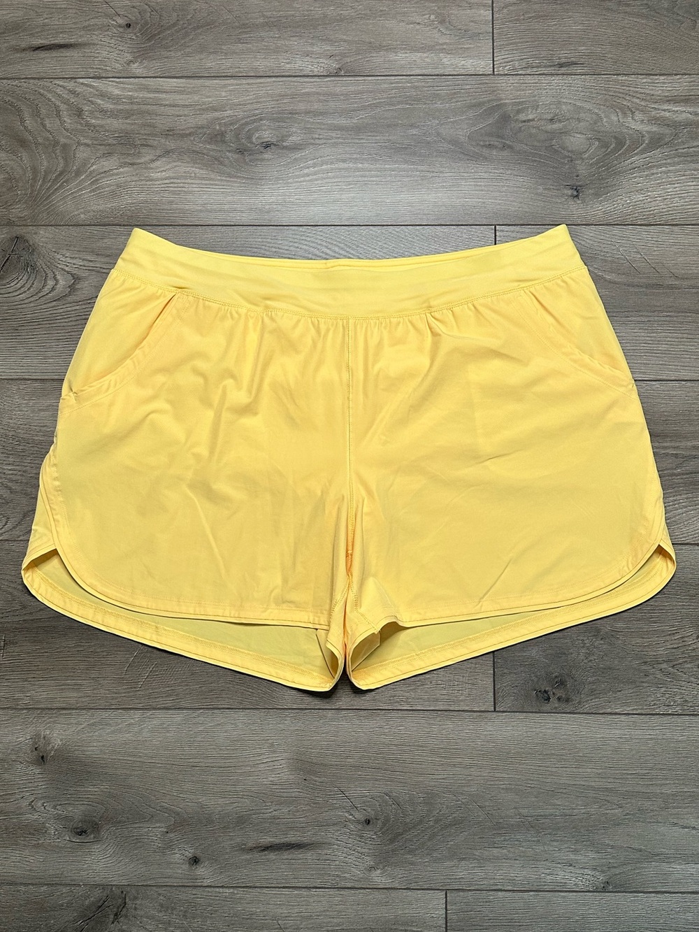 Land's End 5" Tummy Control Lined Swim Board Shorts Yellow Size 24W